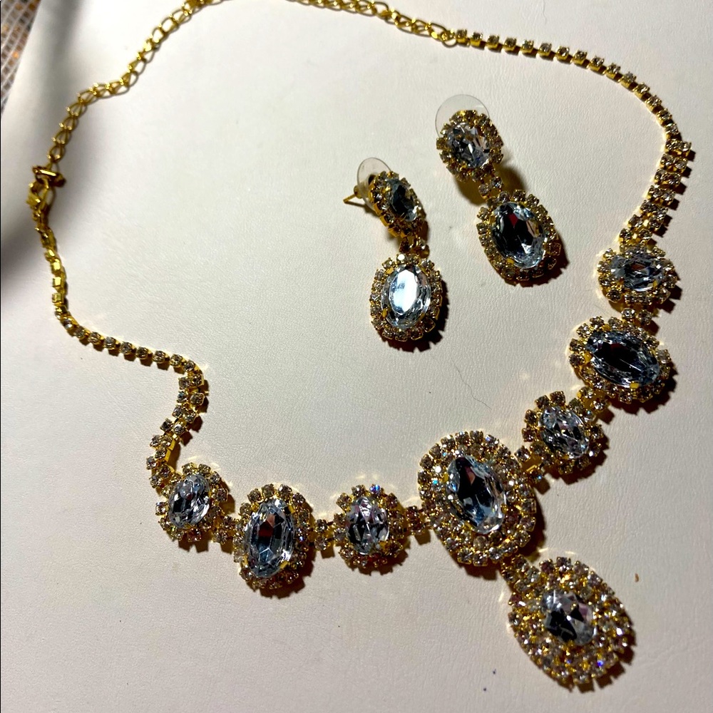 Beautiful crystal on gold necklace & earrings #253